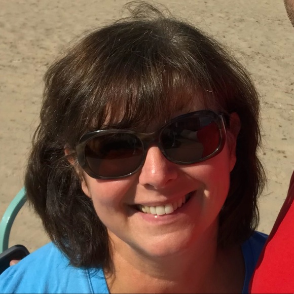 Meet your Posher, Heidi - Picture 1 of 1